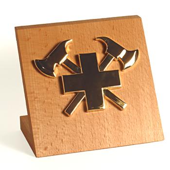 Abschiedsgeschenk Feuerwehrkreuz auf Holz