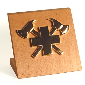 Abschiedsgeschenk Feuerwehrkreuz auf Holz