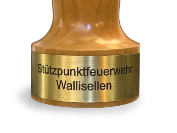 Originelle Pfeffermühle mit Messingschild